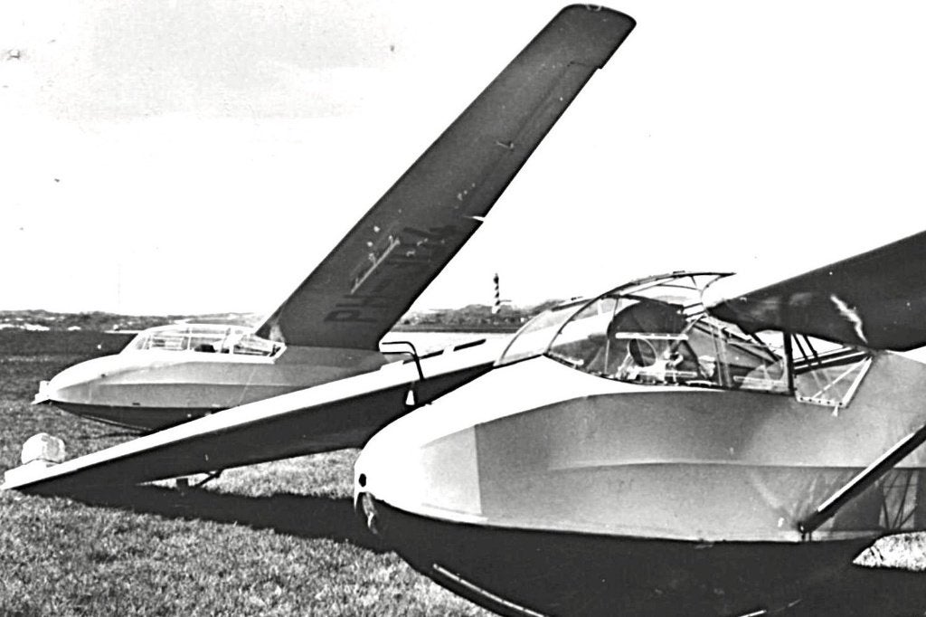 969147	Haamstede	1973 Z Camping	De Duinhoeve	Zweefvliegtuig, Verzamelen, Ansichtkaarten | Nederland, Ophalen of Verzenden, 1960 tot 1980