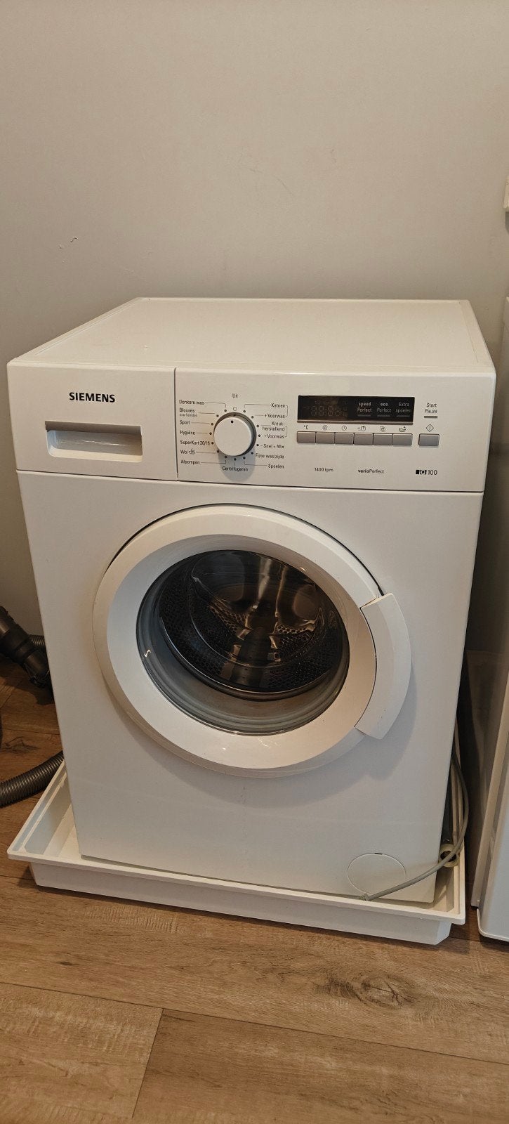 Siemens VarioPerfect IQ100 Wasmachine, 6 tot 8 kg, Ophalen, 1200 tot 1600 toeren, 85 tot 90 cm