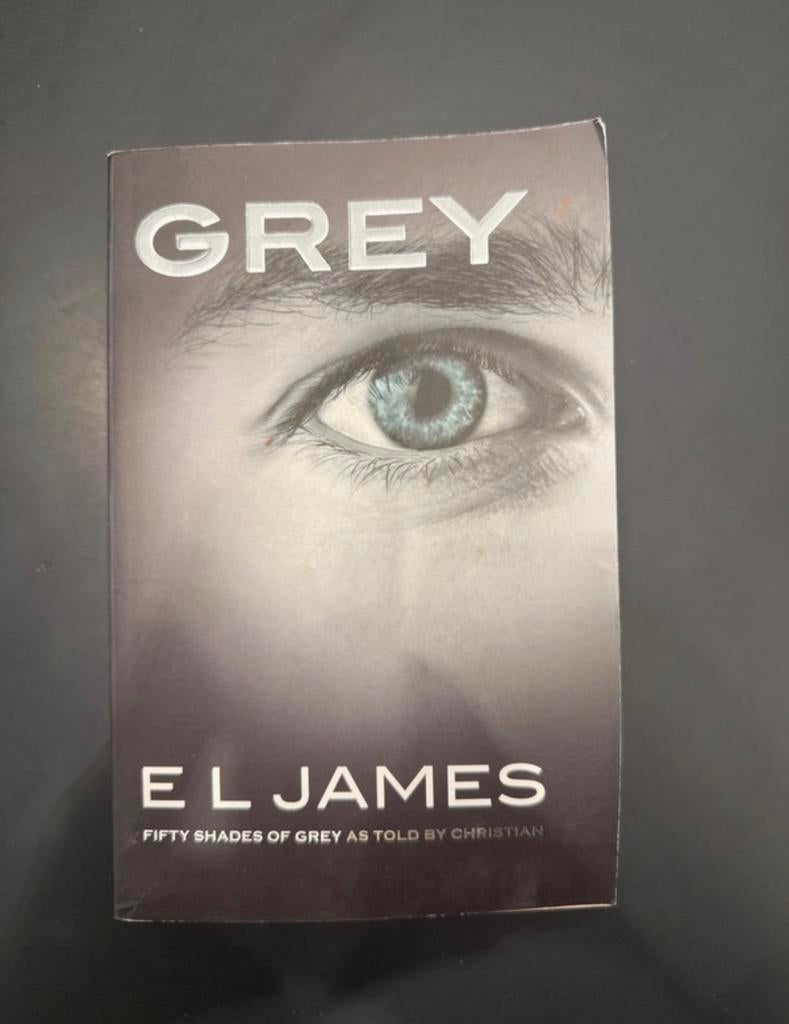 Boek: Grey - E L James, Boeken, Ophalen of Verzenden, Gelezen, Europa overig