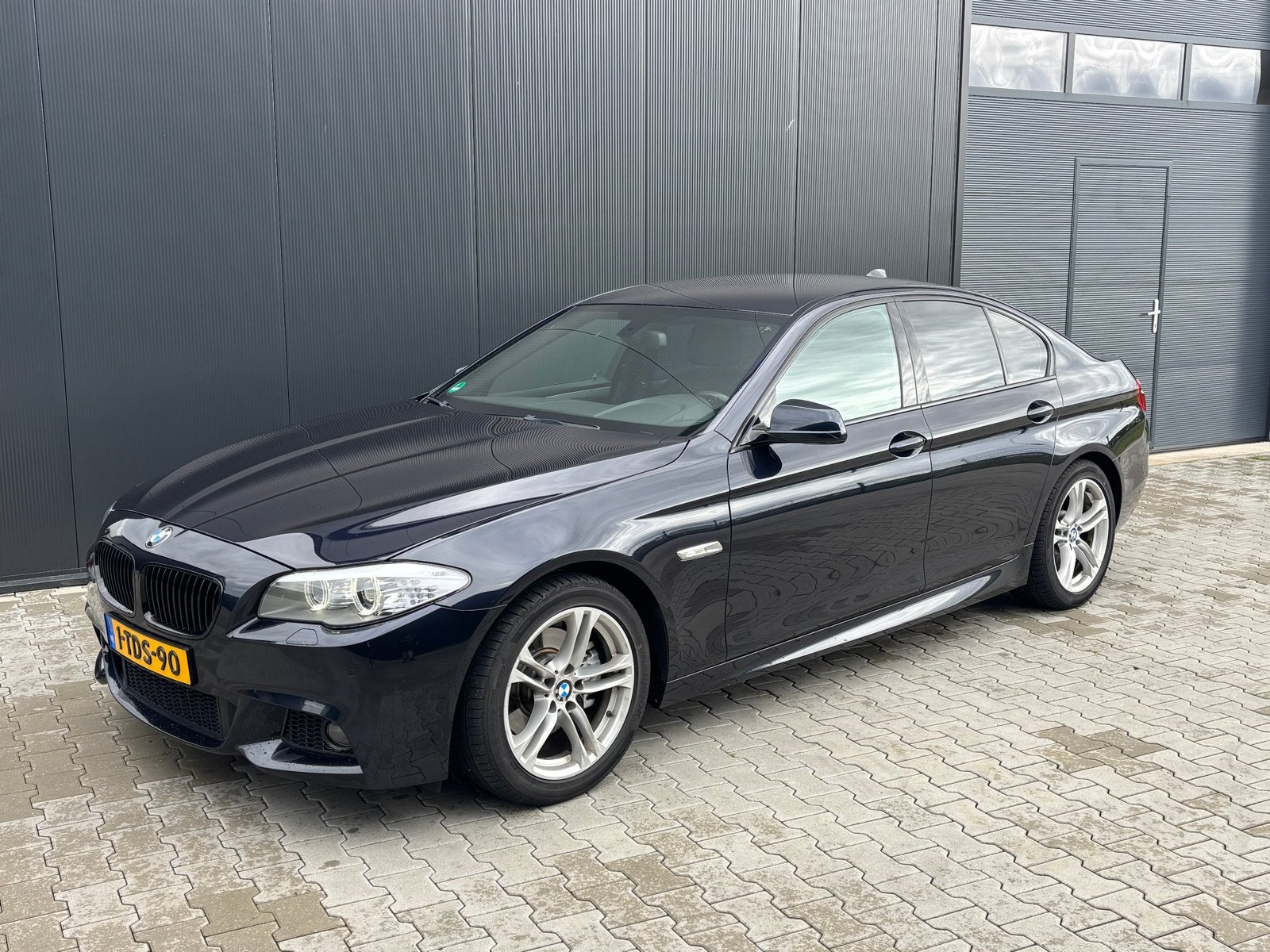 BMW 5-Serie 520i 184pk Aut. 2014 Zwart M-pakket, Zwart, 4 cilinders, 2000 kg, Zwart