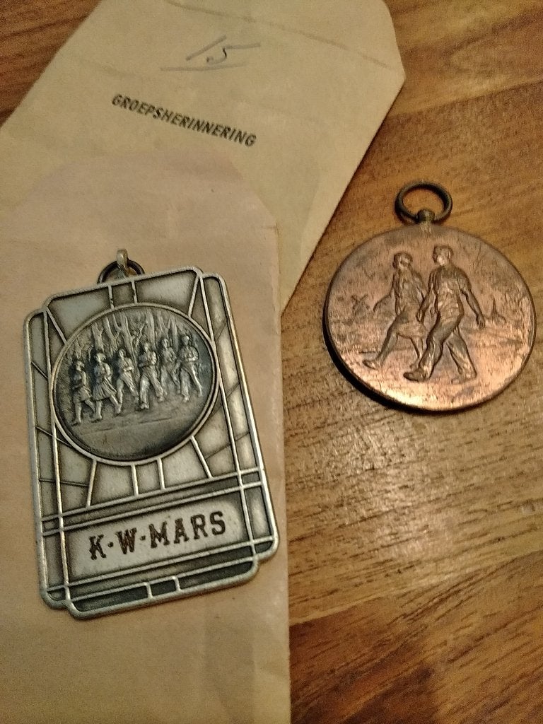 Herdenkingspenningen, Ophalen of Verzenden, Overige materialen, Nederland