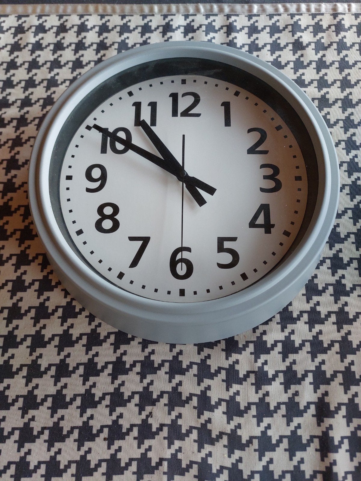 Gave zo genaamde stationsklok. Doorsnede 35 cm . Loopt prima, Ophalen, Zo goed als nieuw, Wandklok