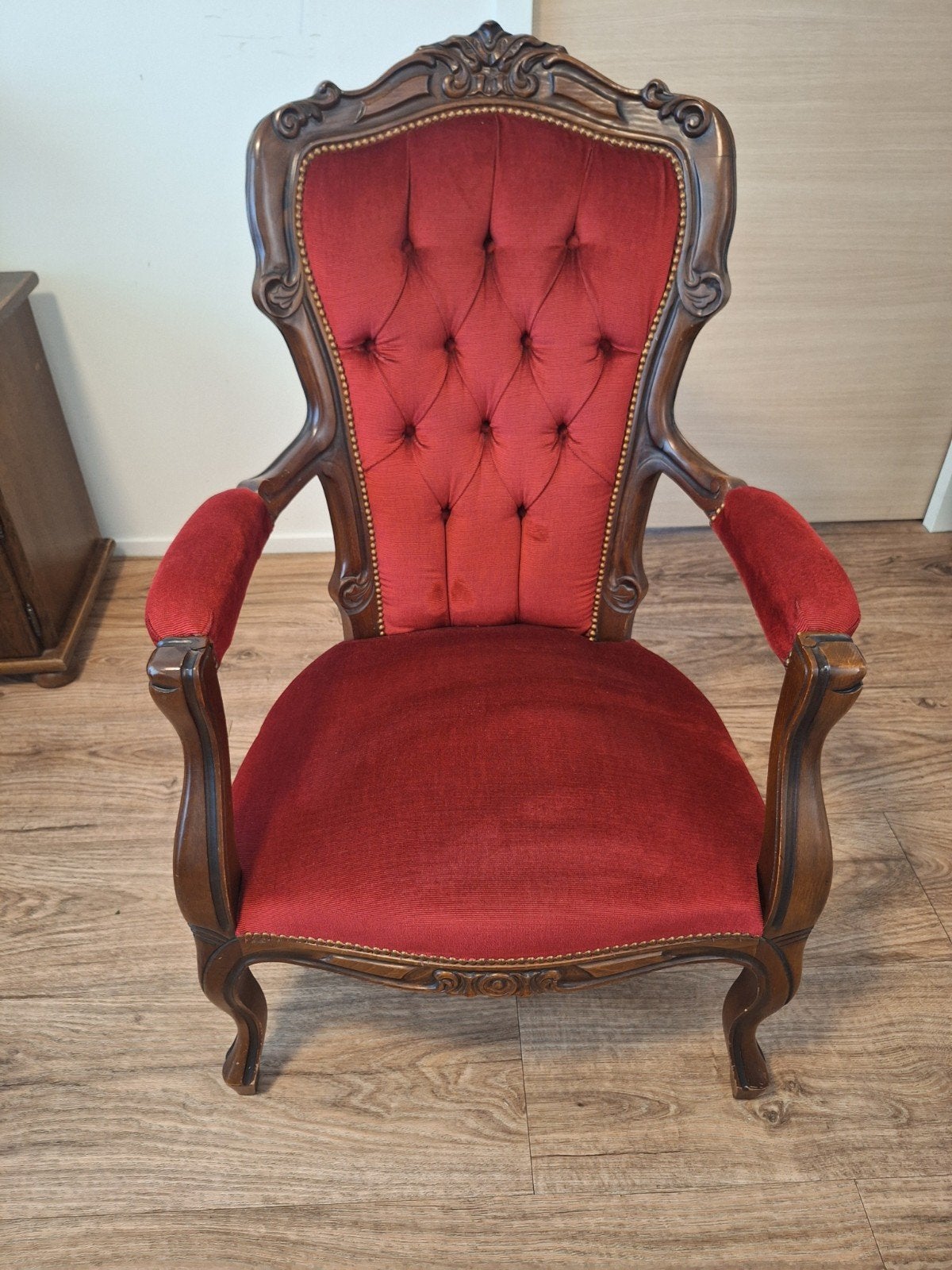 Sierlijke fauteuil, Ophalen