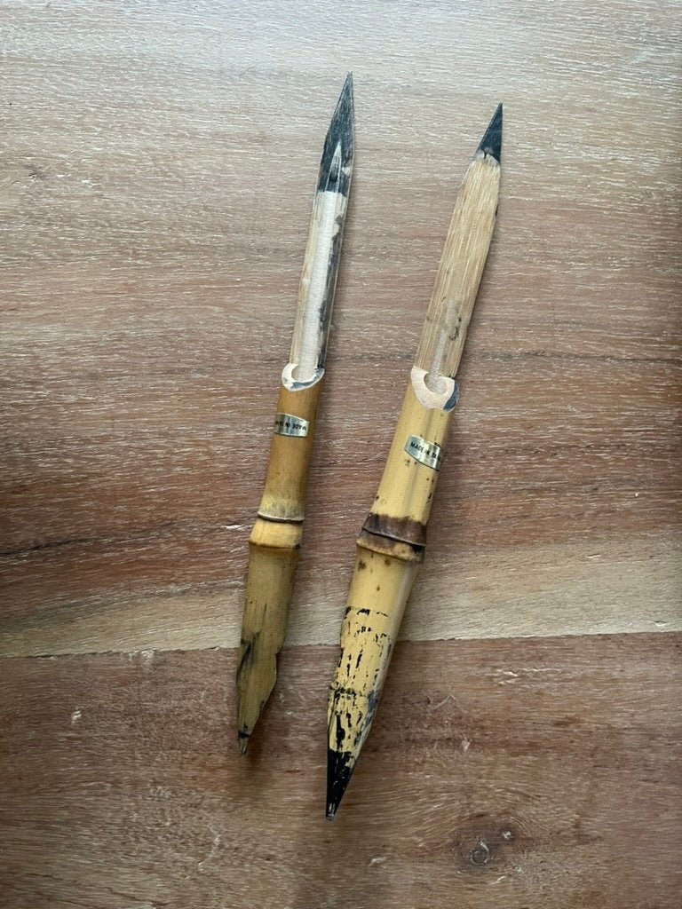 2 x pennen van bamboo, Gebruikt, Overige thema's, Overige typen, Ophalen of Verzenden