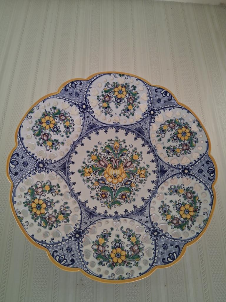 Decoratieve keramische schaal Pezinok - Handgeschilderd, Antiek en Kunst, Ophalen of Verzenden