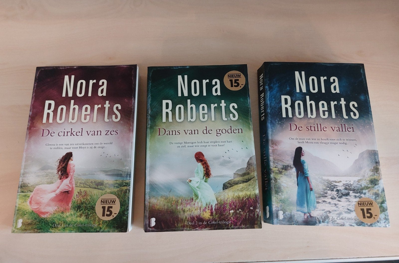 Nora Roberts - De Cirkel-trilogie (3 boeken), Ophalen of Verzenden, Zo goed als nieuw, Nora Roberts, Nederland