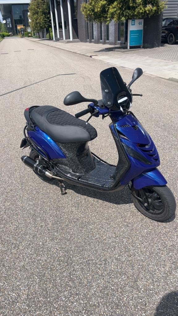 Piaggio zip iget FULL OPTION, Fietsen en Brommers, Scooters | Piaggio, Zo goed als nieuw, Zip, Maximaal 45 km/u, Benzine, Ophalen of Verzenden