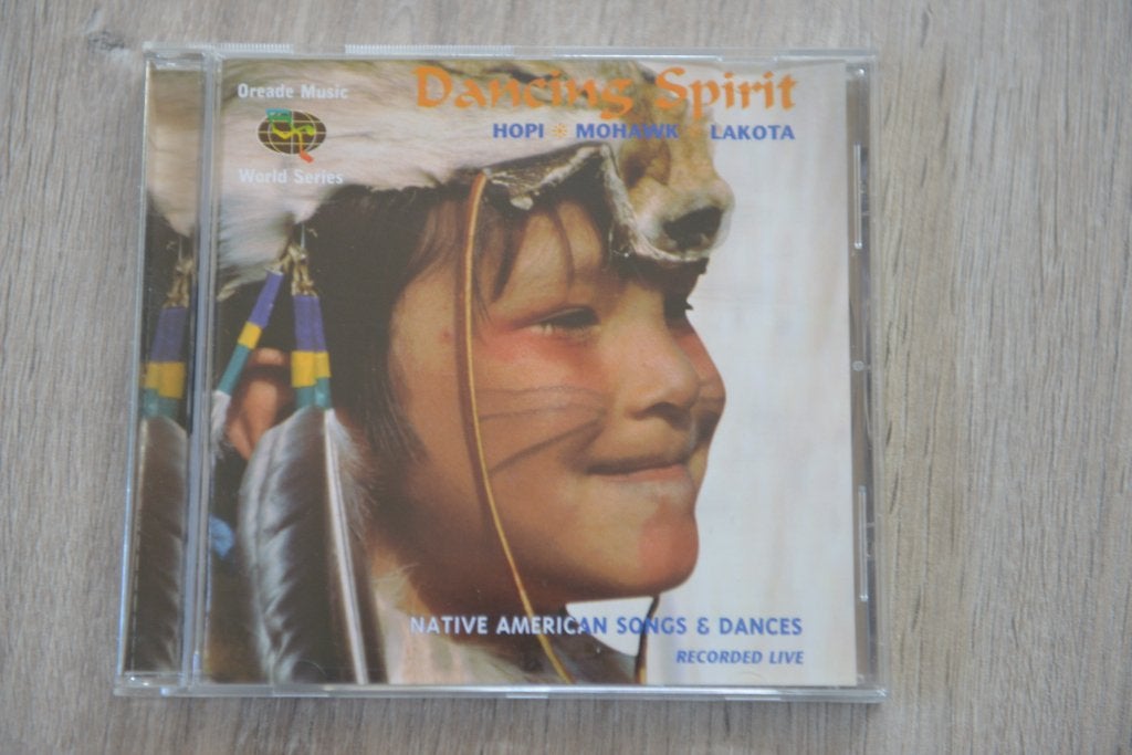 DANCING SPIRIT - NATIVE AMERICAN SONGS & DANCES OREADE, Cd's en Dvd's, Cd's | Meditatie en Spiritualiteit, Verzenden, Zo goed als nieuw