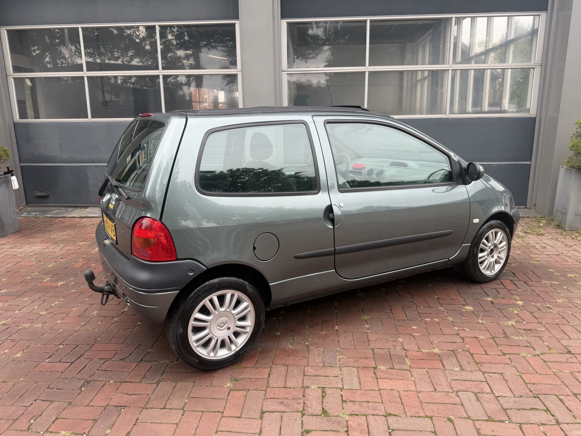 Renault Twingo 1.2 Authentique Schuifdak,Airco,Cv,Radio/cd,T, Voorwielaandrijving, Dealer onderhouden, 4 cilinders, Origineel Nederlands