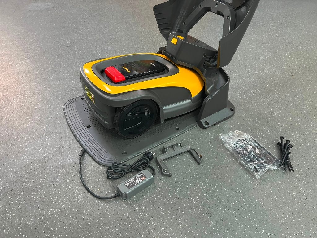 Stiga A1500 robotmaaier inclusief overkapping, Ophalen, Gebruikt, Stiga, Minder dan 20 cm