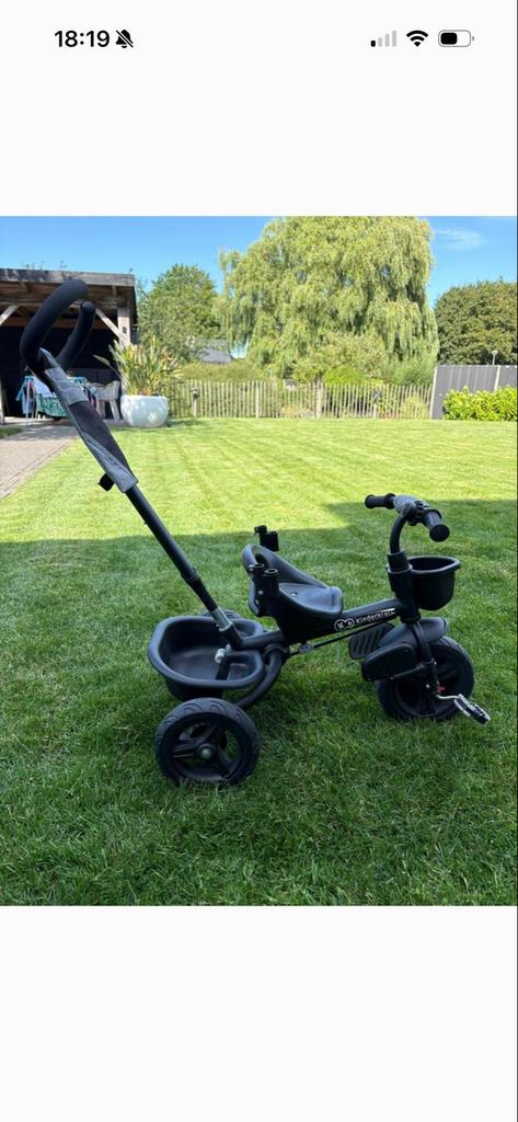 Kinderkraft driewieler - Zwart, met duwstang, Ophalen, Zo goed als nieuw, Duwstang