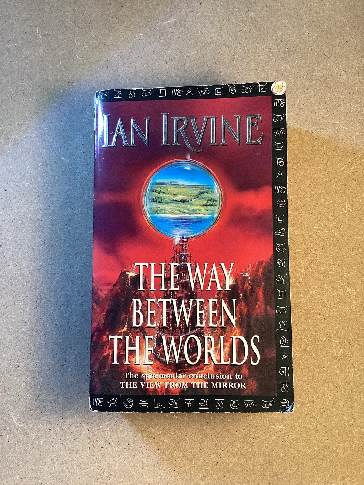 Ian Irvine – The Way between the Worlds, Ophalen of Verzenden, Gelezen