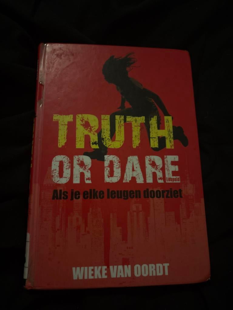 Truth or Dare - Wieke van Oordt (Thriller), Boeken, Ophalen of Verzenden, Gelezen, Nederland