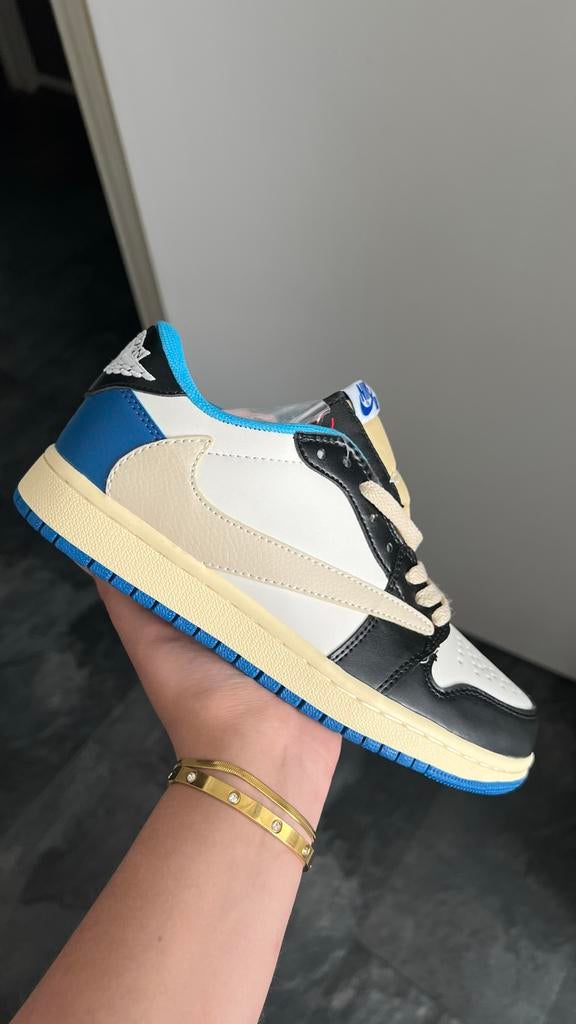 NIKE X FRAGMENT X TRAVIS SCOTT AIR JORDAN 1 LOW OG, Zwart, Nieuw, Ophalen of Verzenden, Sneakers of Gympen