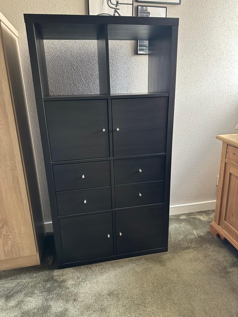 Ikea Kallax kast zwart , 8 vakken (4 deurtjes en 2x2 lades), Ophalen, Zo goed als nieuw