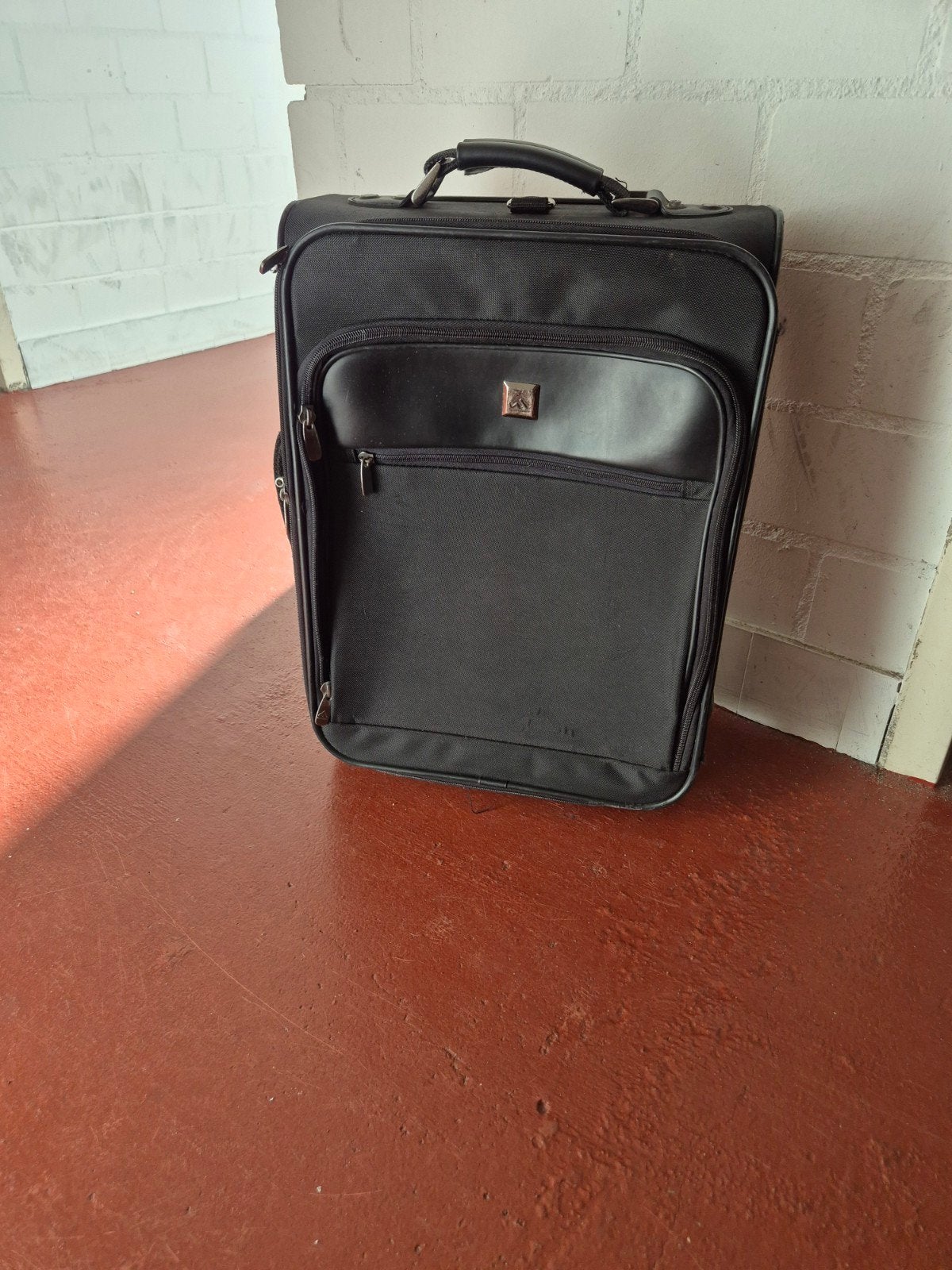 Zwarte rolkoffer, Ophalen, 40 tot 60 cm, 30 cm of meer, Zwart