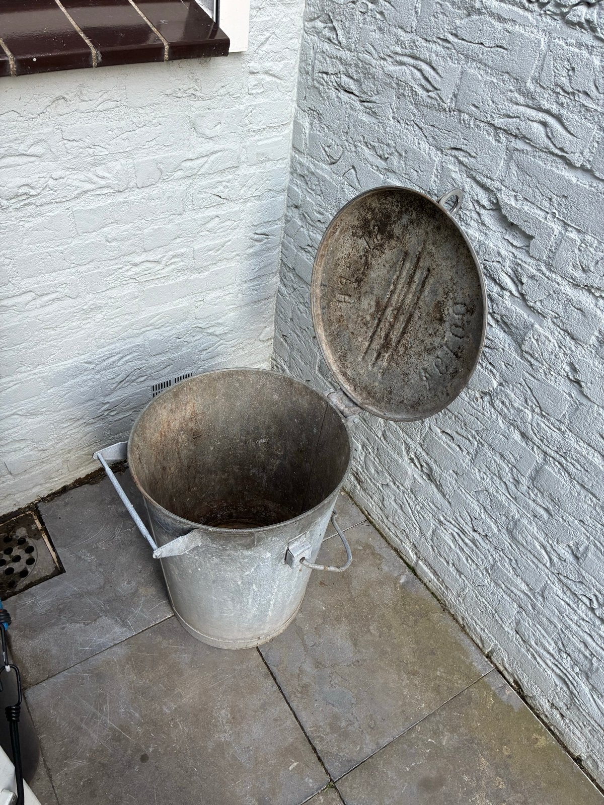 Oude zinken vuilnisemmer met deksel - Vintage afvalemmer, Ophalen