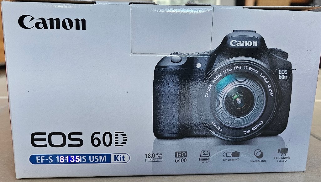 Canon EOS 60D + EF-S 18-135, Audio, Tv en Foto, Spiegelreflex, Ophalen of Verzenden, Zo goed als nieuw, Lensdop