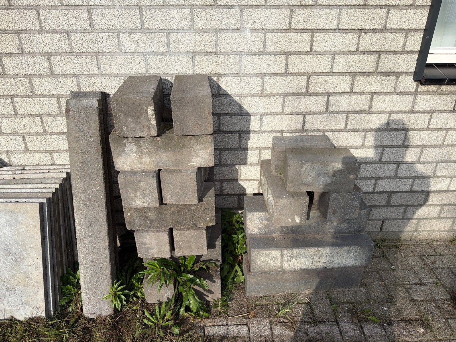 Gebruikte palissade blokken en terrastegels hardsteen, Tuin en Terras, Gebruikt, Klinkers, Ophalen of Verzenden, 10 m² of meer