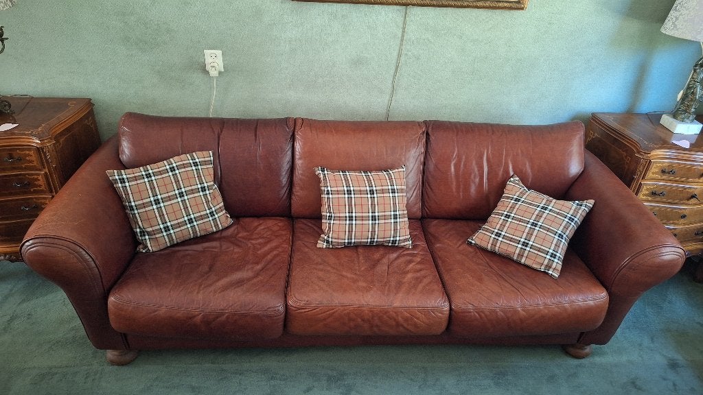 Zachtleren bank, Chesterfield stijl, Ophalen