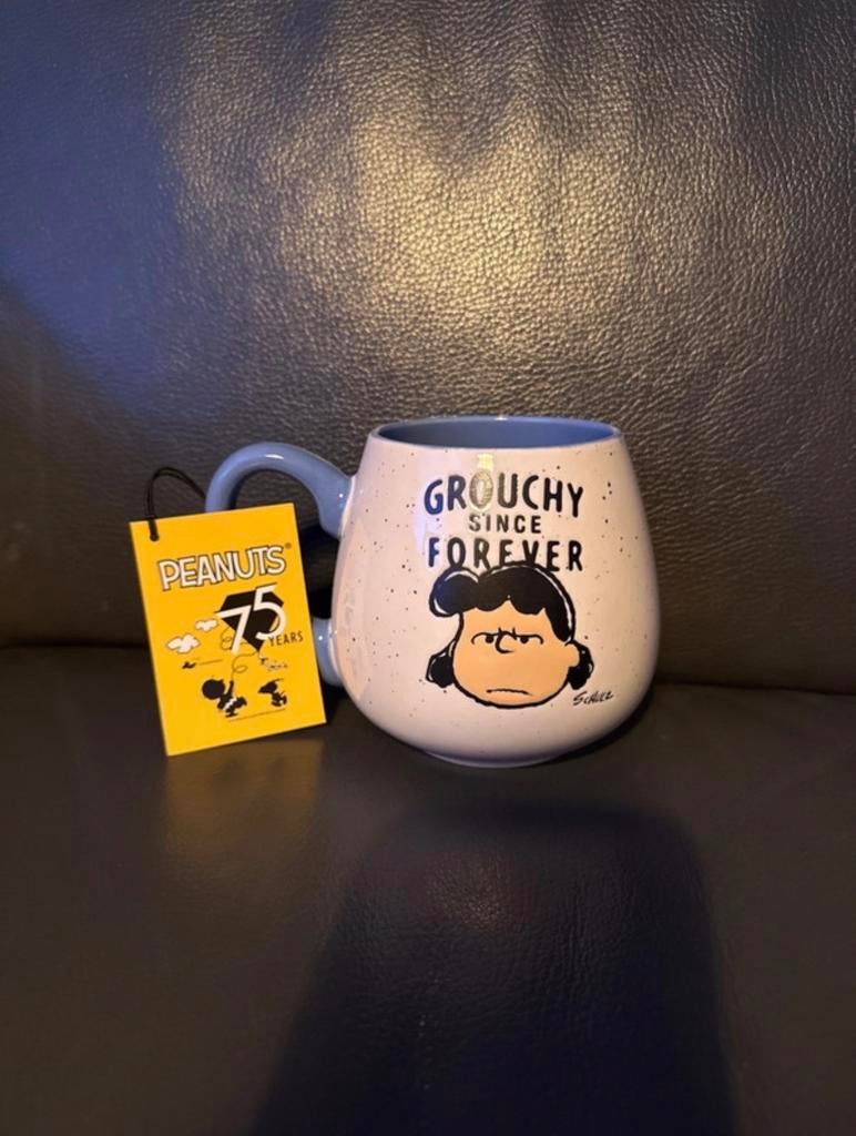 Peanuts Snoopy 75 jaar mok - Lucy 'Grouchy Since Forever', Ophalen, Keramiek, Nieuw, Overige stijlen