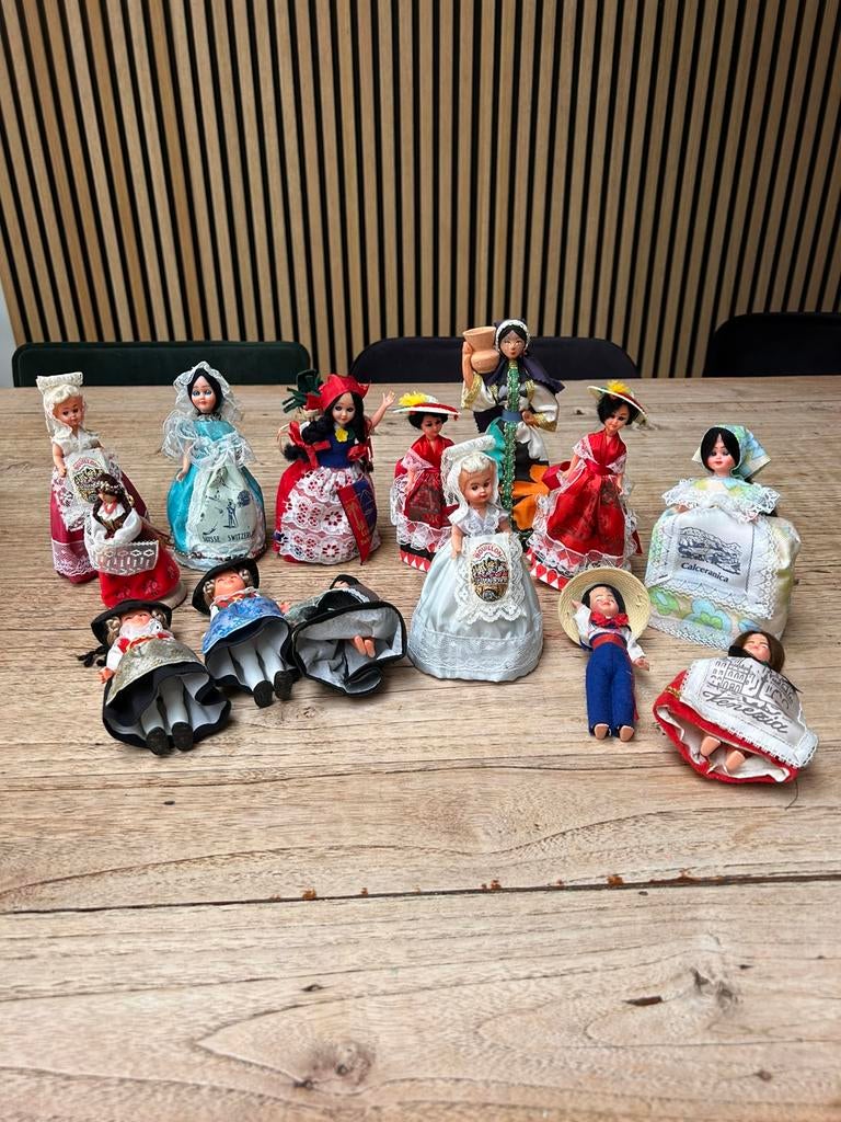 Verzameling klederdracht poppen uit verschillende landen, Verzamelen, Ophalen, Zo goed als nieuw, Pop