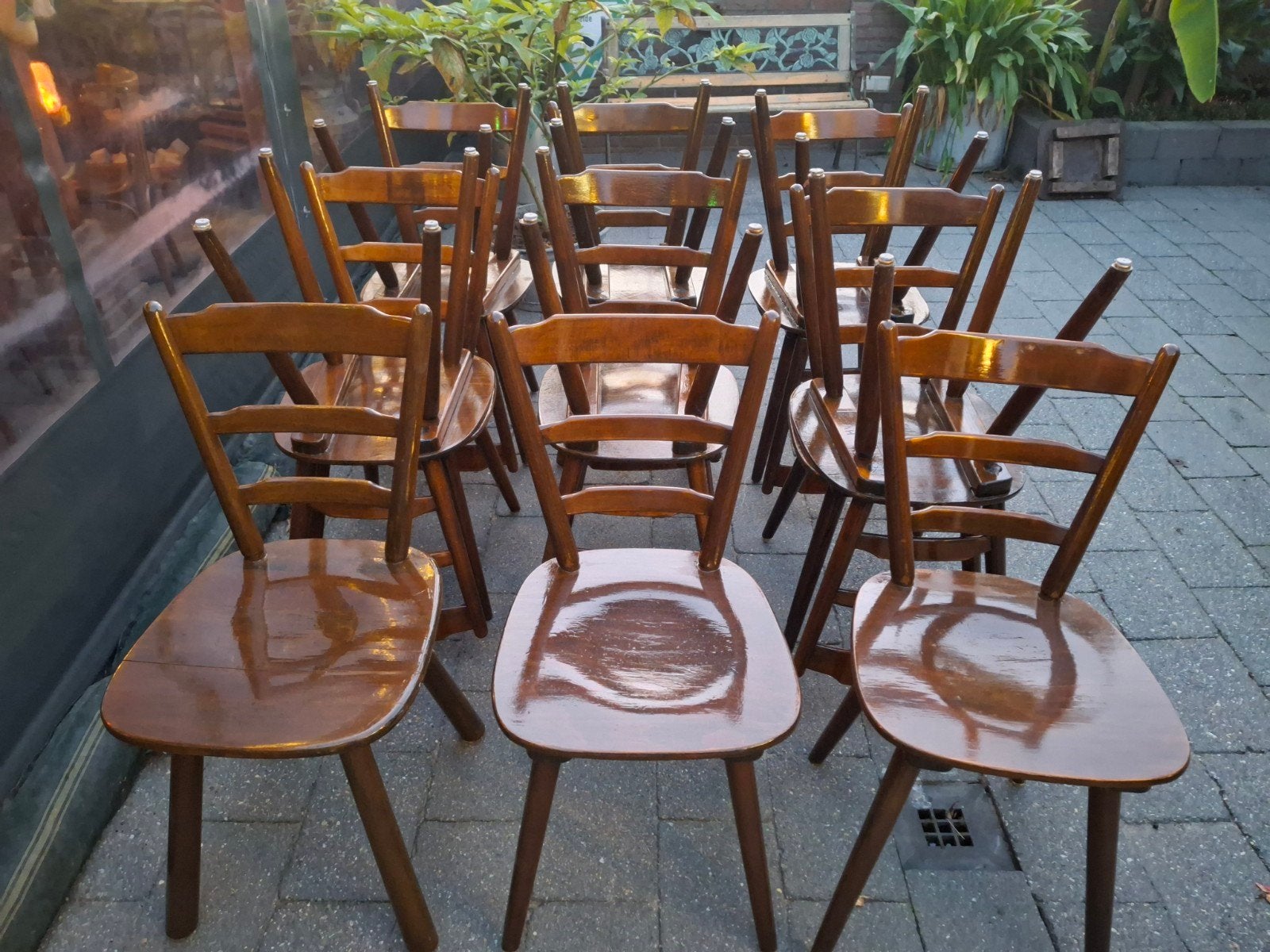 cafe stoeltjes, Ophalen