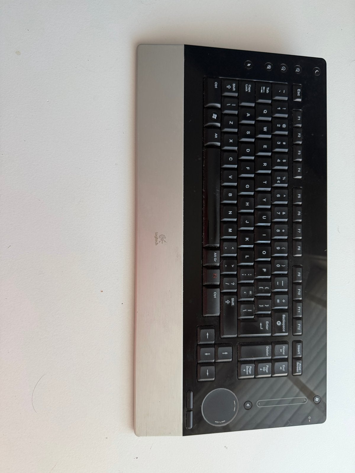 Logitech diNovo Edge Bluetooth toetsenbord + laadstation, Computers en Software, Toetsenborden, Ophalen of Verzenden, Qwerty, Gebruikt
