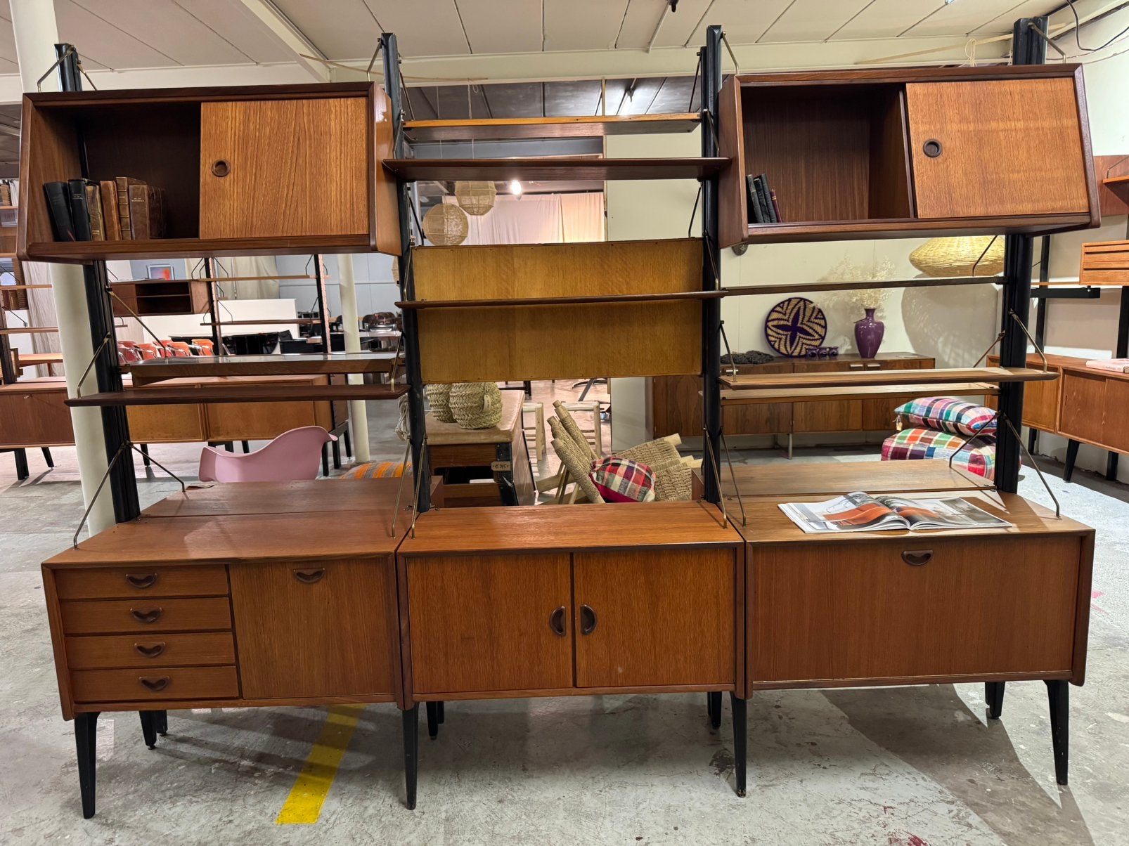 Louis van Teeffelen voor WeBe vintage modulair wandsysteem, Huis en Inrichting, Kasten | Wandmeubels, 250 tot 300 cm, Gebruikt