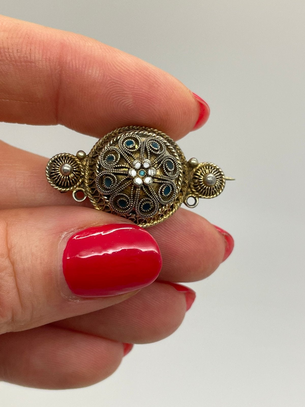 E489 Prachtige 830 zilveren broche met emaille, Sieraden, Tassen en Uiterlijk, Antieke sieraden, Ophalen of Verzenden, Zilver