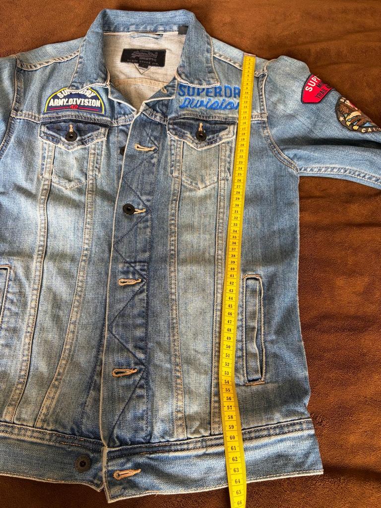 Superdry spijkerjas met patches - Maat S, Ophalen of Verzenden, Zo goed als nieuw, Maat 46 (S) of kleiner, Blauw