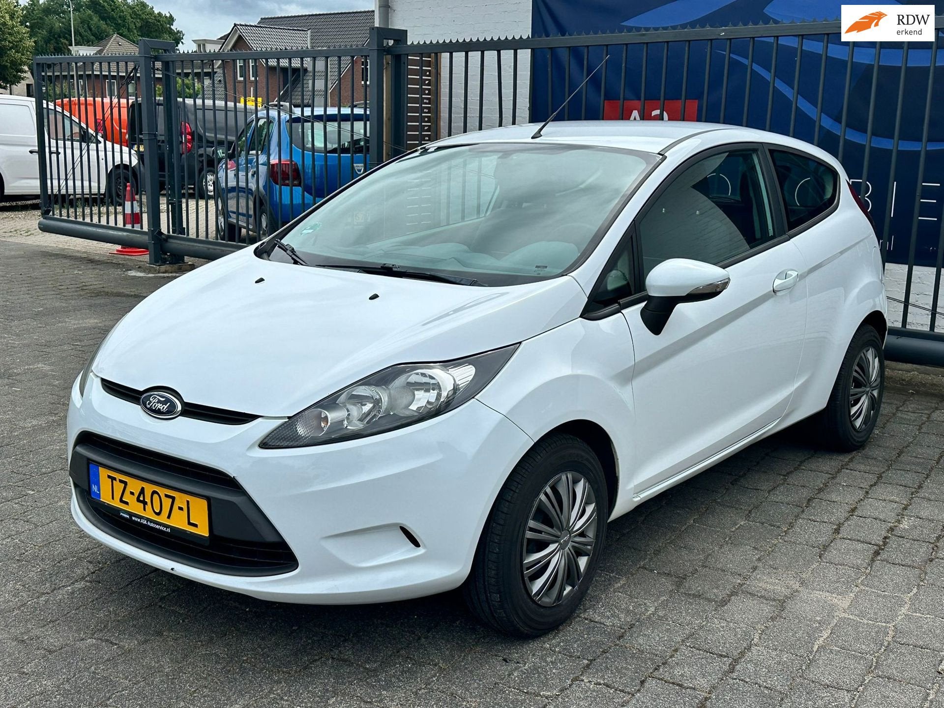 Ford Fiesta 1.25 Titanium / AIRCO / STOELVERWARMING / ELEKTR, Auto's, Voorwielaandrijving, Euro 5, Gebruikt, 4 cilinders