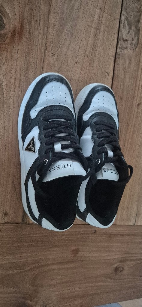 Sneakers zwart/wit, Kleding | Dames, Schoenen, Guess, Zwart, Ophalen of Verzenden, Sneakers of Gympen