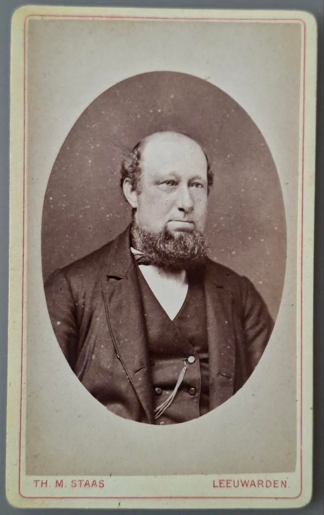 210 cdv bebaarde man Leeuwarden fotograaf TH. M. Staas, Ophalen of Verzenden, Voor 1940, Gebruikt