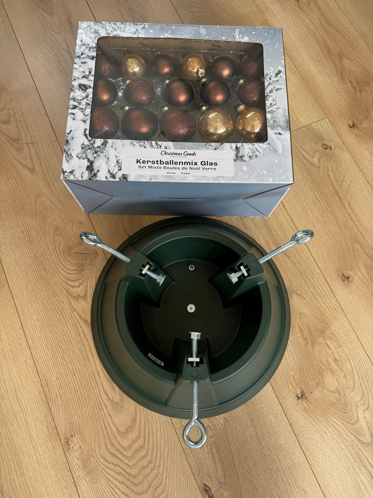 Kerstboom standaard + kerstballen, Diversen, Kerst, Ophalen, Zo goed als nieuw