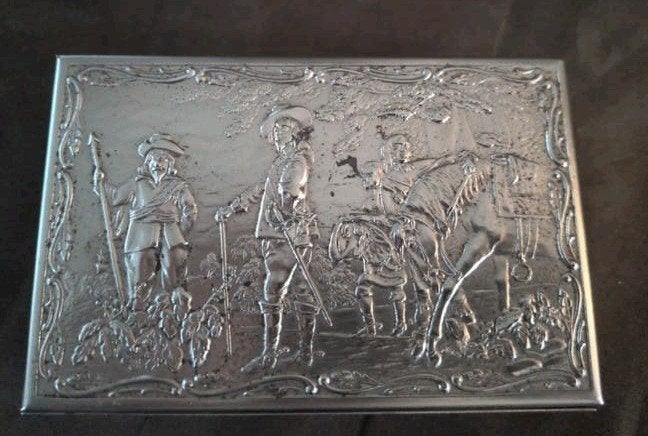 Vintage Zilverkleurige Sigaren-/Sigarettendoos met Reliëf, Antiek en Kunst, Ophalen of Verzenden