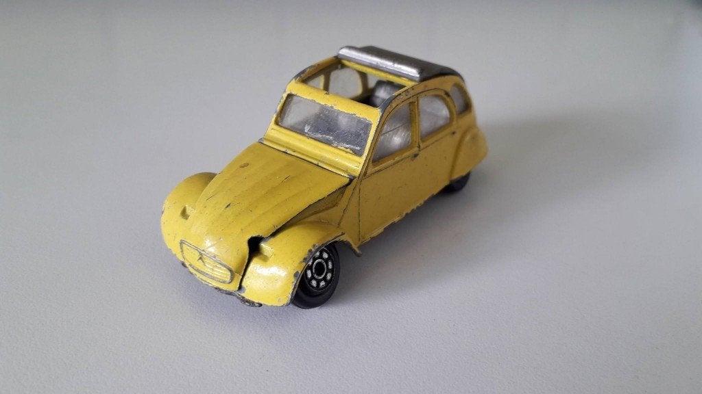 citroen 2cv             norev         schade        diorama, Ophalen of Verzenden, Gebruikt, Auto, Norev