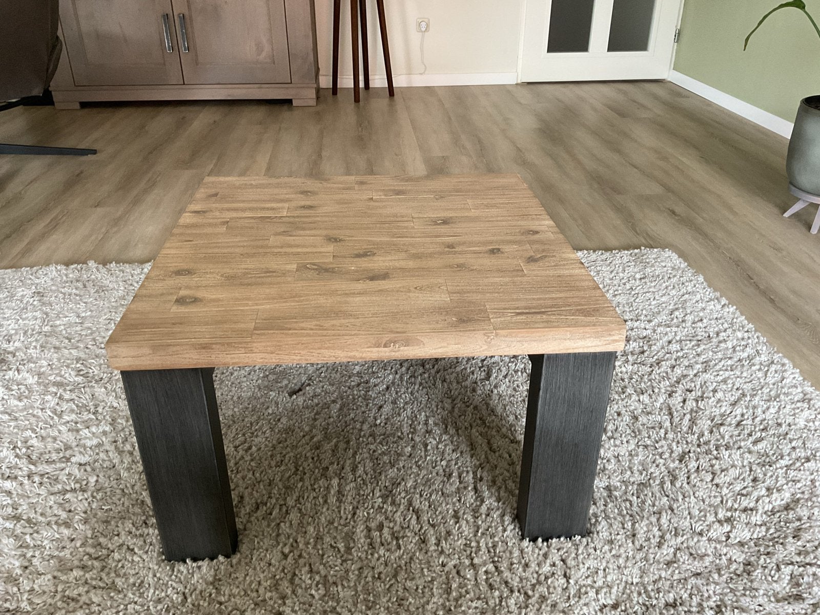 Salontafel met houtlook blad en donkere poten, Gebruikt, Vierkant, Minder dan 50 cm, Overige houtsoorten