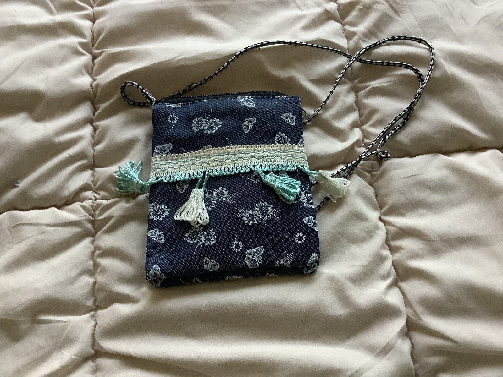 Leuk beursje met kwastjes en vlinderprint, Ophalen of Verzenden, Zo goed als nieuw, Blauw, Overige typen