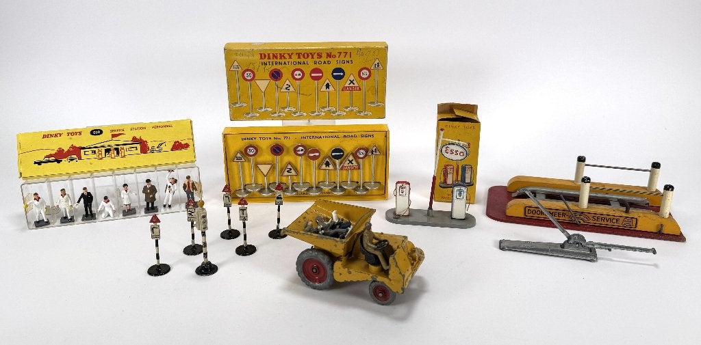 621. Lot Dinky Toys, 1955-1965, Ophalen