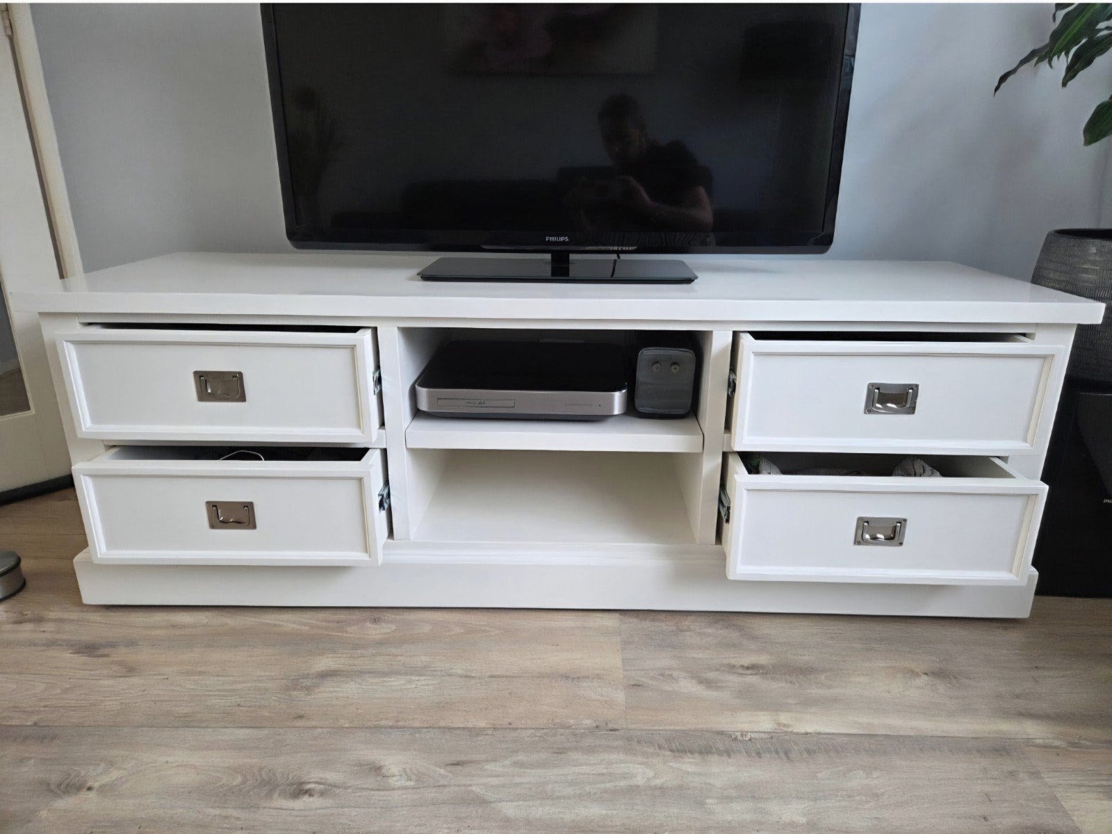 Wit TV meubel van zware kwaliteit met 4 ruime lades, Ophalen, 100 tot 150 cm, Zo goed als nieuw, Minder dan 100 cm