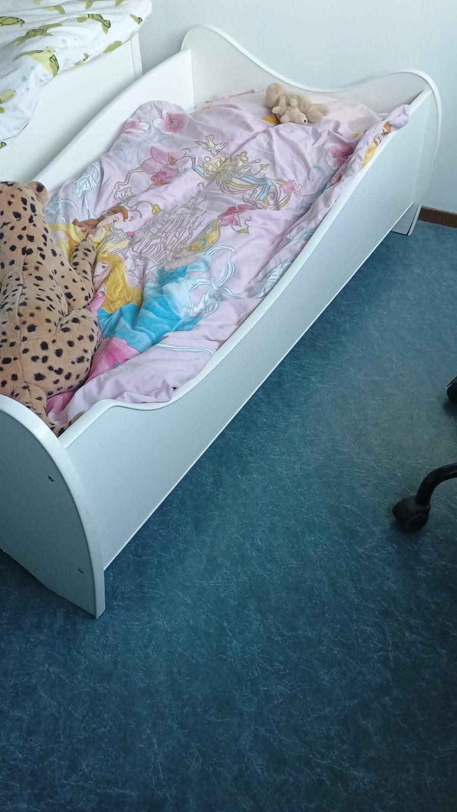 Peuterbed inclusief matras, Huis en Inrichting, Ophalen, Gebruikt, Wit, 190 cm of minder