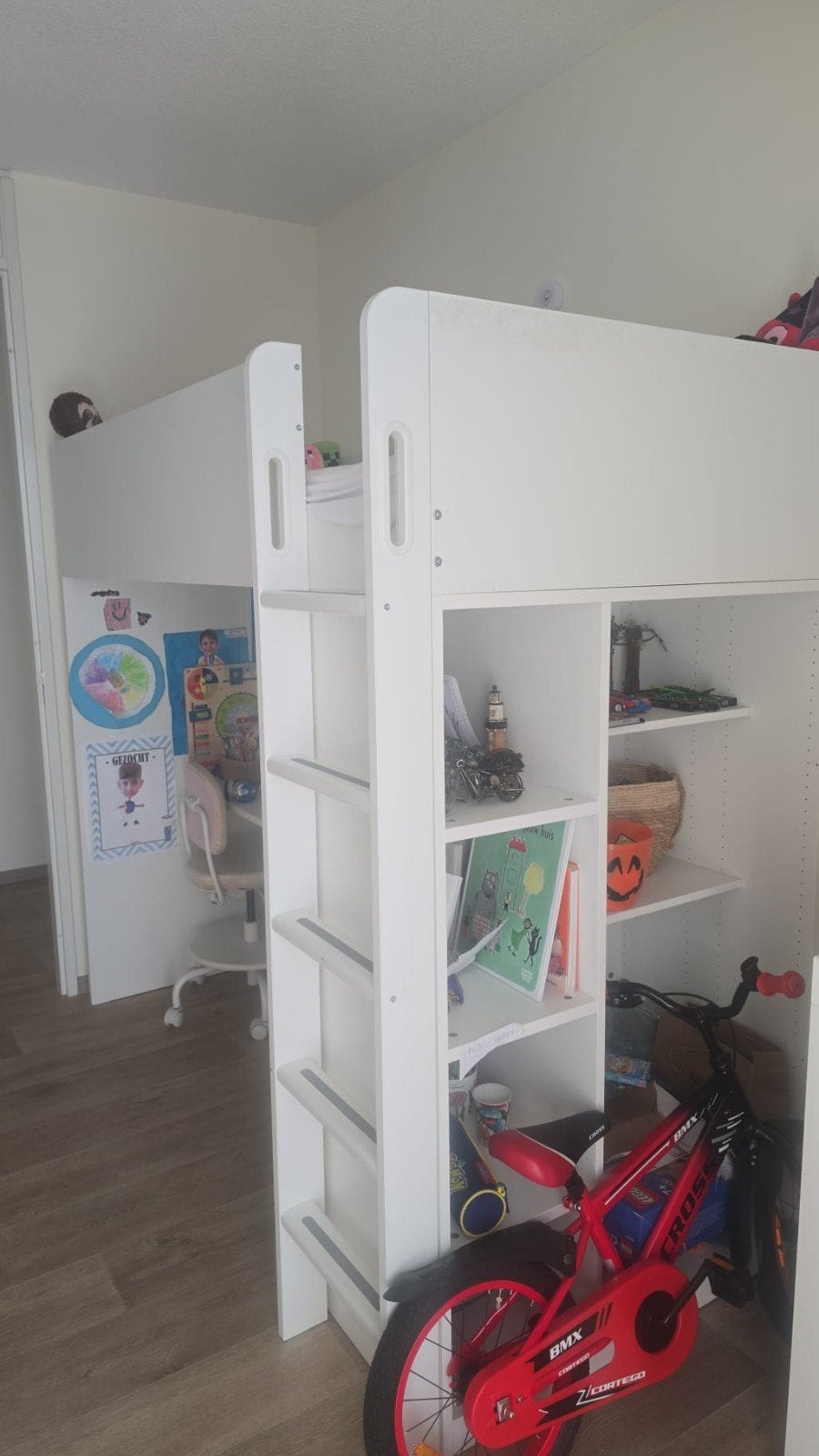 Hoogslaper met Bureau en Opbergruimte - Zo goed als nie, Eenpersoons, Ophalen of Verzenden, Zo goed als nieuw, 90 cm