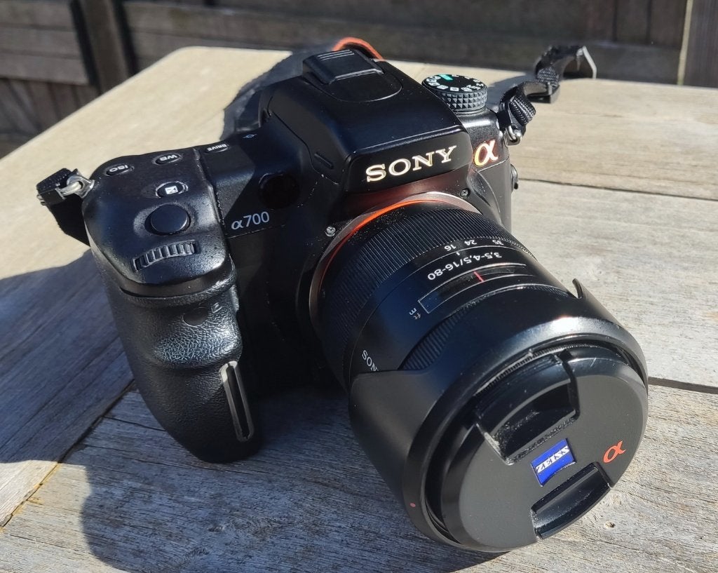 Sony DLSR Alpha 700 met Zeiss DT16-80mm en vele accessoires, Gebruikt, Spiegelreflex, Geheugenkaart, 12 megapixels