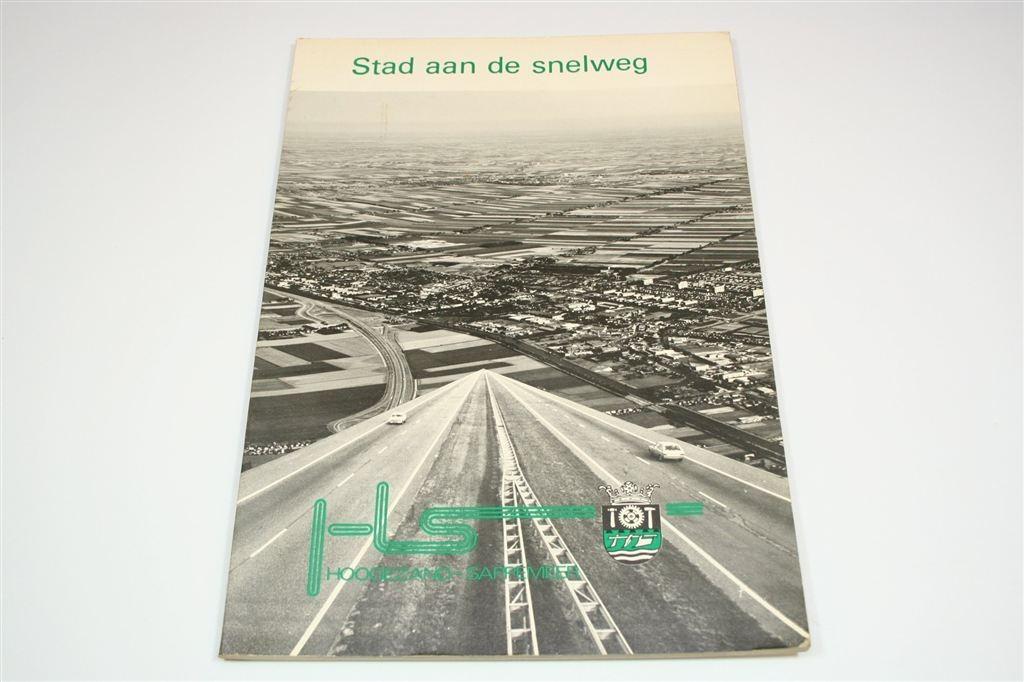 Stad aan de Snelweg — Fotoboek Hoogezand-Sappemeer [1981], Boeken, Geschiedenis | Stad en Regio, Ophalen of Verzenden, Gelezen