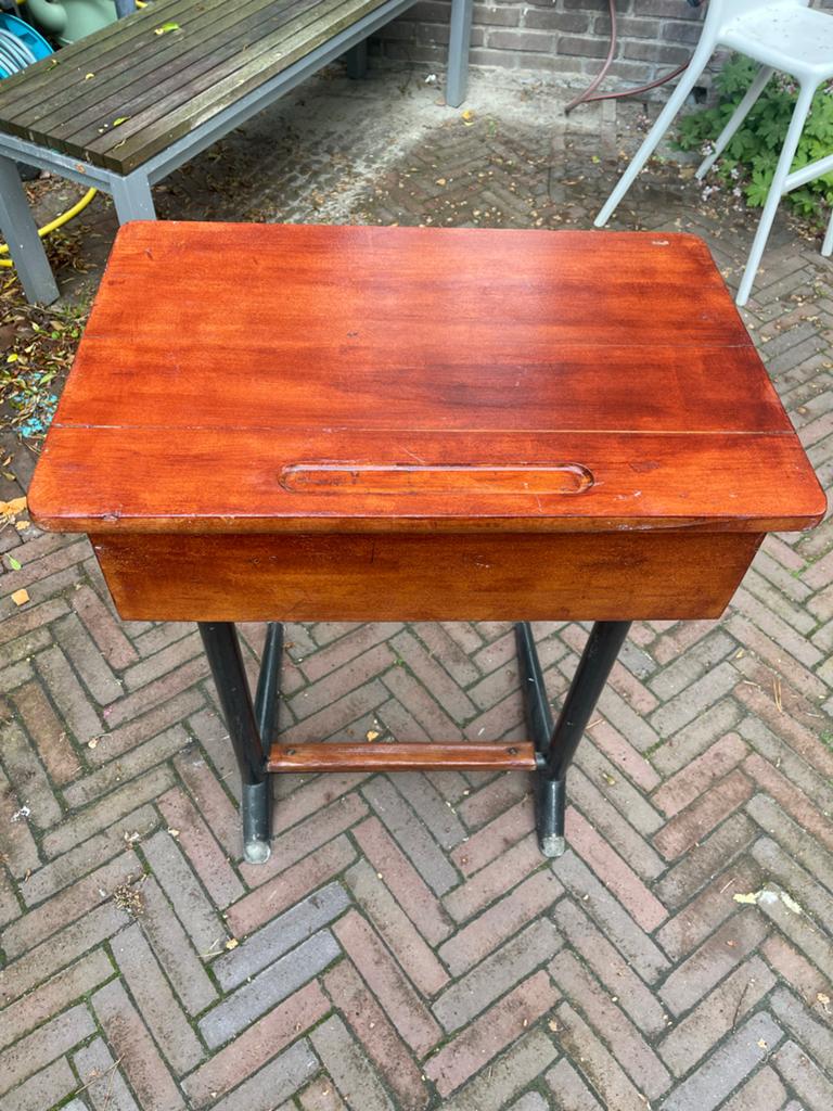 Vintage schoolbankje / lessenaar, Ophalen