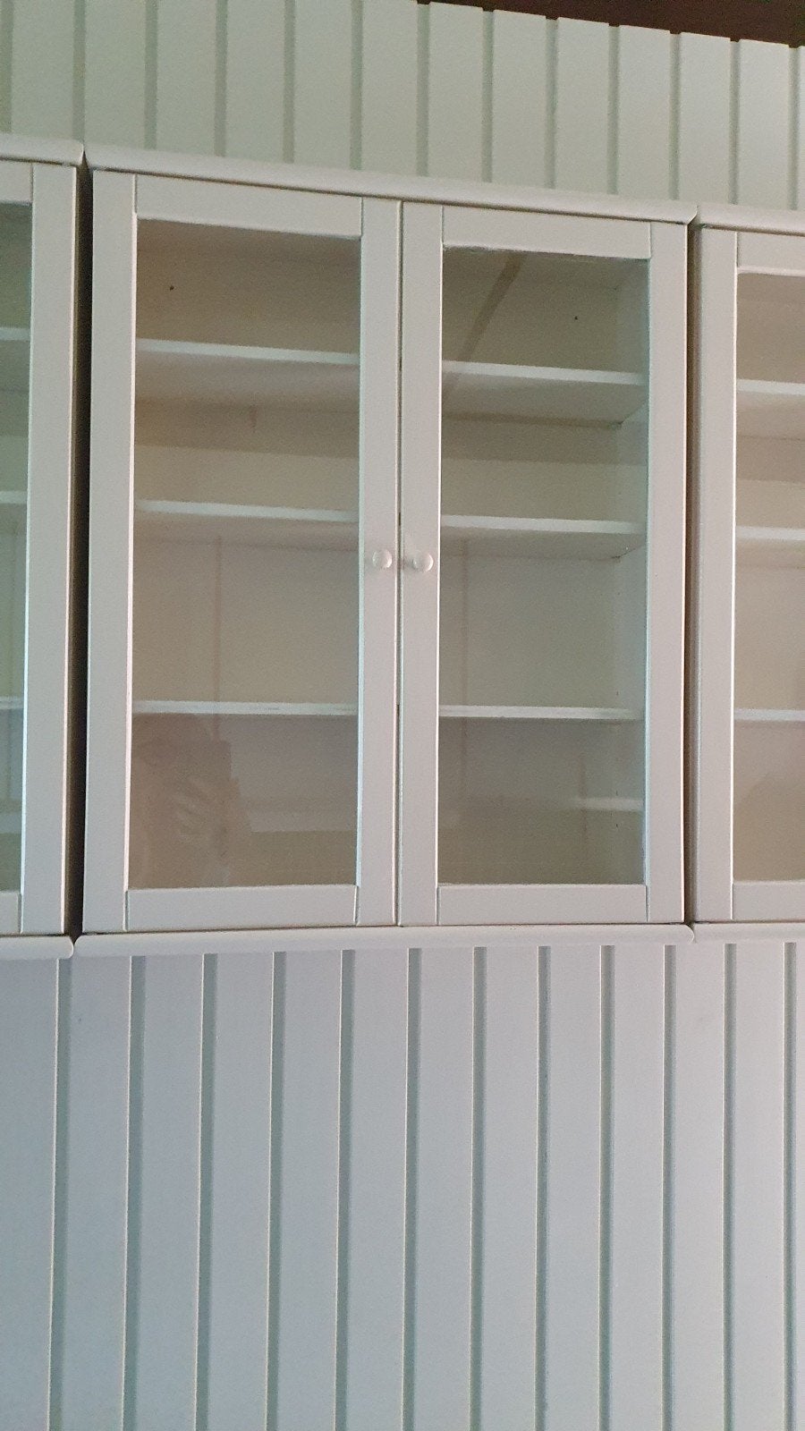 Leuke houten wandkastjes met 2 deurtjes en glas 50bx63hx15d., Ophalen of Verzenden