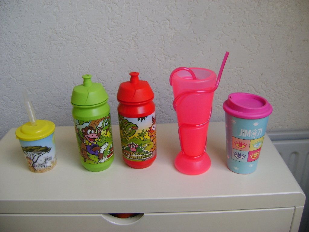 5 kinder bekers gtootste van monkey town 2met rietje en  3d, Ophalen of Verzenden, Zo goed als nieuw