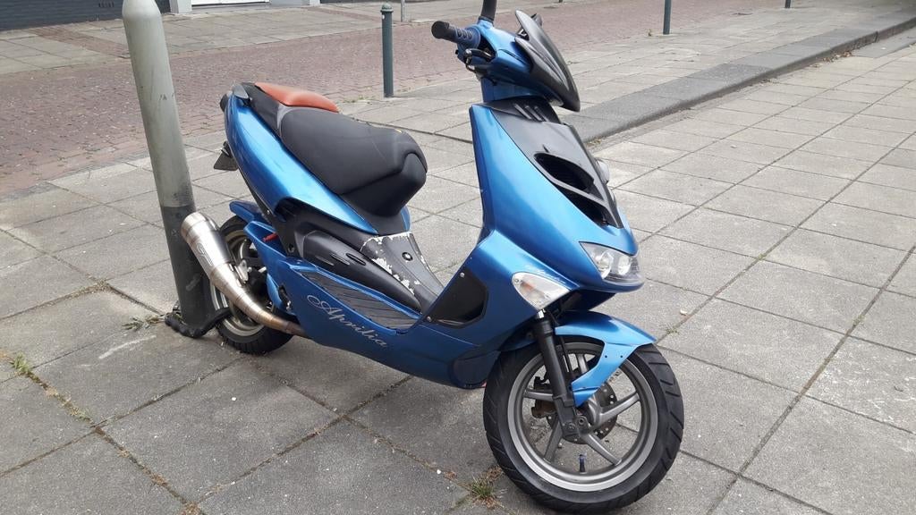Aprilia sr ditech. Geheel gereviseerd. 70cc mallossi ditech, Fietsen en Brommers, Scooters | Aprilia, Zo goed als nieuw, Ophalen of Verzenden