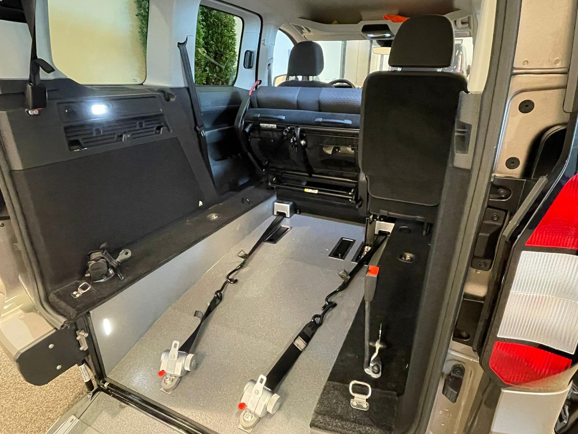 Ford Tourneo Connect L1 Rolstoelauto Automaat 3+1 of 5+0, Auto's, Ford, Automaat, 12 maanden, Gebruikt, Zwart